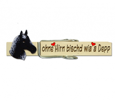 Glupperl mit Beschriftung und einem großen schwarzen Pferdekopf