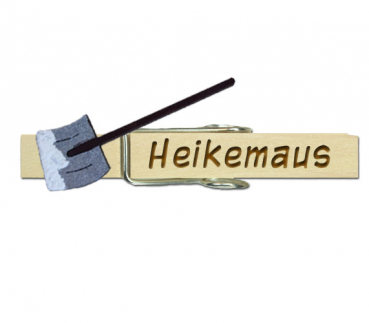 Glupperl mit einer Schneeschaufel