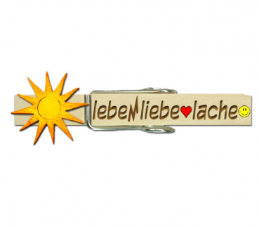 Wäscheklammern mit Namen und einer handbemalten Sonne