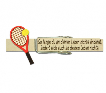 Glupperl mit einem roten Tennisschläger