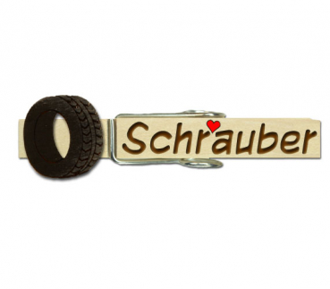 Glupperl mit einem handbemalten Autoreifen