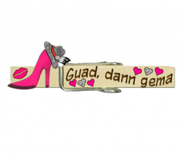 Glupperl mit pinkfarbenen High Heels und einem grauen Hut