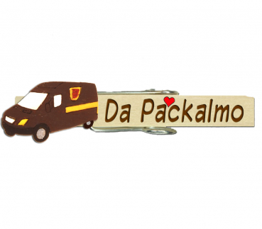 Glupperl mit einem dunkelbraunen Paketbringtransporter