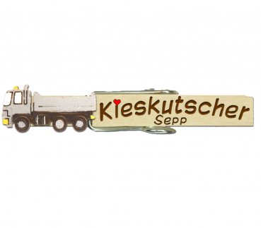 Glupperl mit einem grauen LKW - Kieskutsche