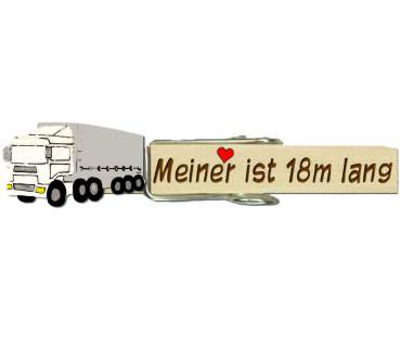 Glupperl mit einem grauen Sattelschlepper