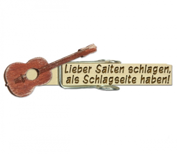 Glupperl mit einer dunkelbraunen Gitarre