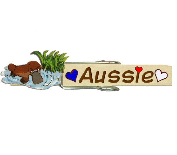 Glupperl mit einem handbemalten Schnabeltier im Wasser