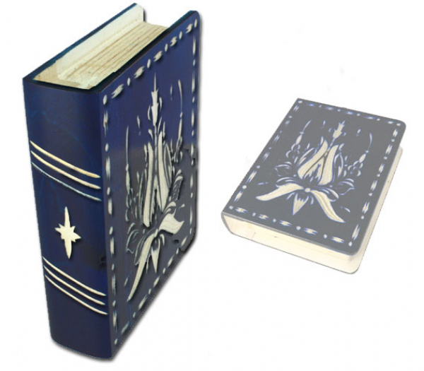 Buch-Trick-Box dunkelblau mit Schnitzereien