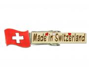Glupperl mit der Fahne der Schweiz