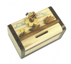 Trickspardose mit einer lustigen Biene