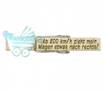 Wiesnklubberl mit Namen und einem hellblauen Kinderwagen